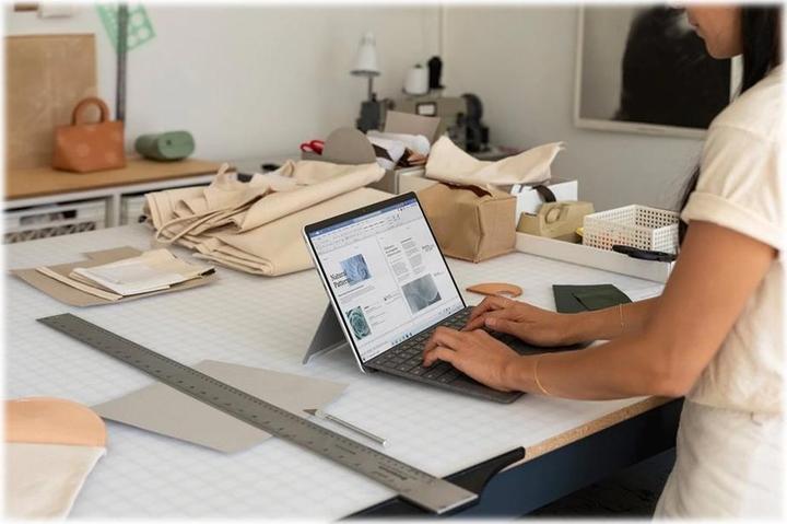 Produktbild Microsoft Surface Pro X (13", Microsoft SQ1, 16 GB, 512 GB)