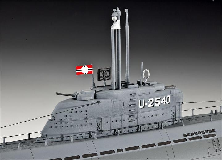 Actual product image Revell Submarine type XXI with interior