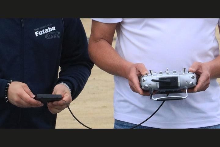 Actual product image Futaba CGY760R FBL 3-Axis Gyro/ Receiver