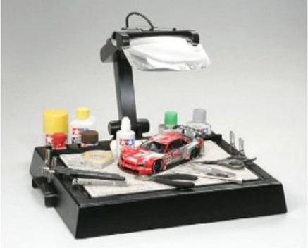 Produktbild Tamiya Workstation mit Licht und Lupe