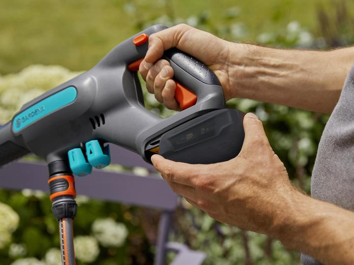 Actual product image Gardena AquaClean (Rechargeable battery operated)
