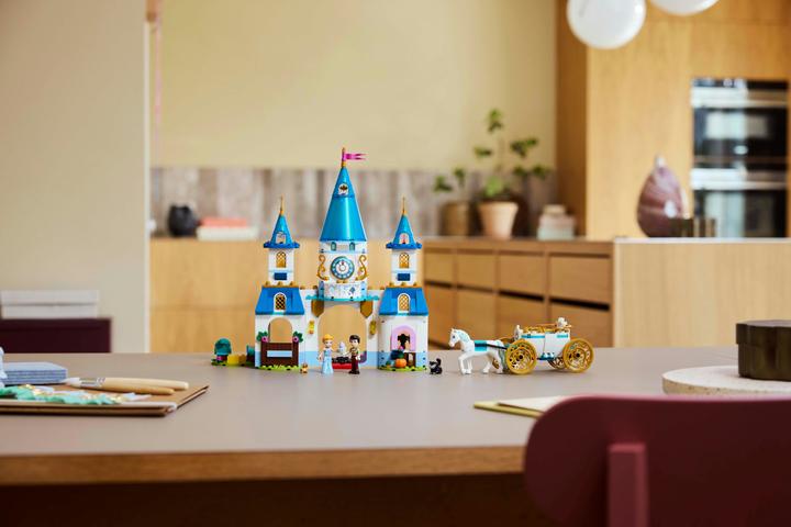 Produktbild LEGO Cinderellas Schloss und Pferdekutsche (43275, LEGO Disney)