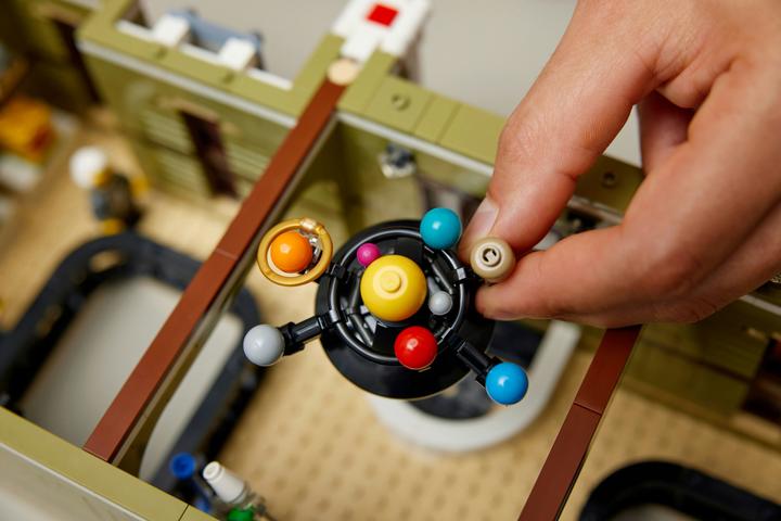 Actual product image LEGO Natural History Museum (10326, LEGO Icons)