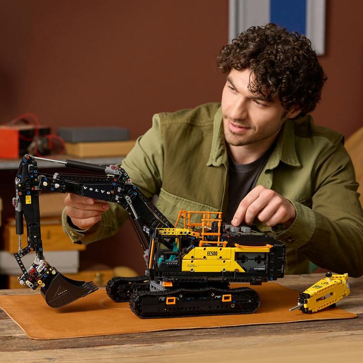 Actual product image LEGO Volvo EC500 Hybrid excavator (42215, LEGO Technic)