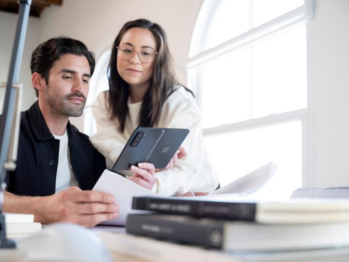 Immagine prodotto Microsoft Surface Duo 2 B2B (128 GB, Obsidian, 8.30", SIM + eSIM, 12 Mpx, 5G)