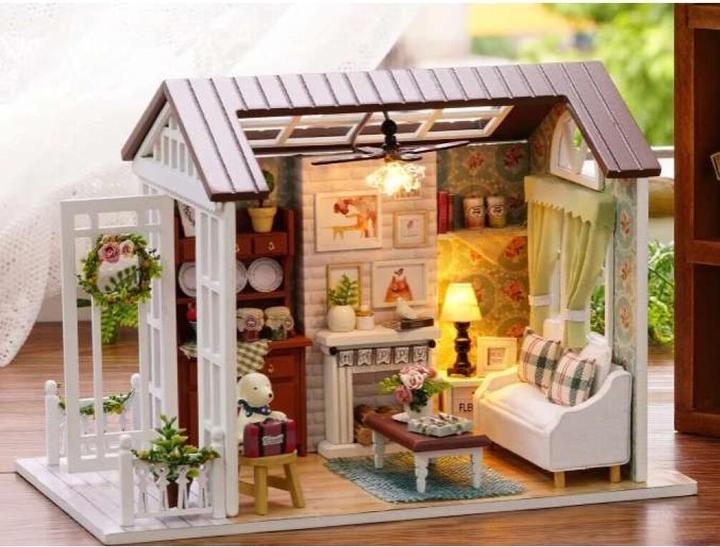 Image du produit Polesie Modèle de salon de maison de poupées en bois à assembler LED 8008-A