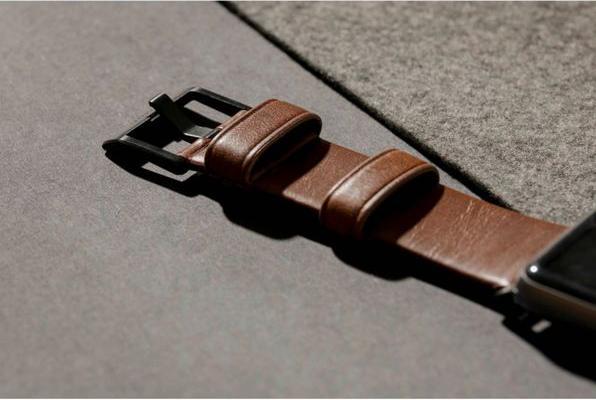 Actual product image Nomad Modern Connector Strap (44 mm, Leather, Stainless steel)
