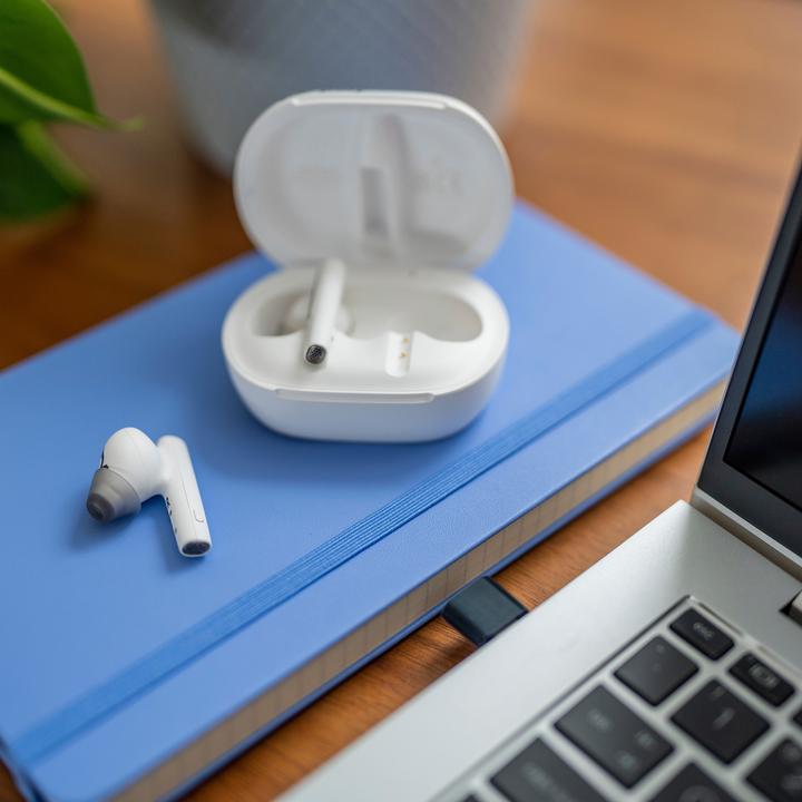 Produktbild Poly Voyager Free 60 UC White Sand Earbuds (ANC, 24 h, Kabellos)