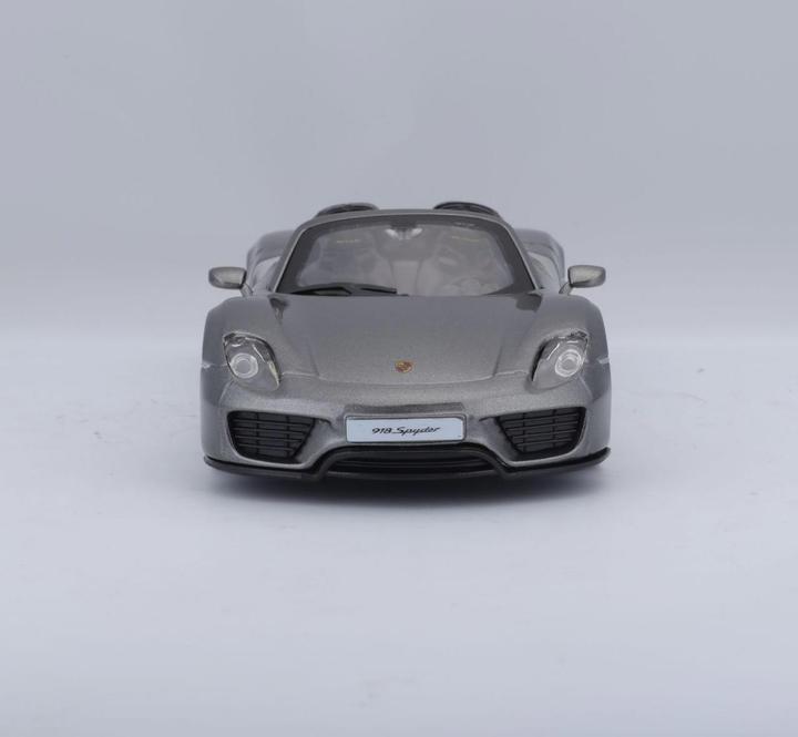 Actual product image Bburago Porsche 918 Spyder 1:24 Grey