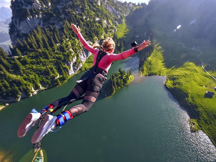 Immagine prodotto Smartbox Bungee jumping sullo Stockhorn con un drink per 2 persone (2 pers.)