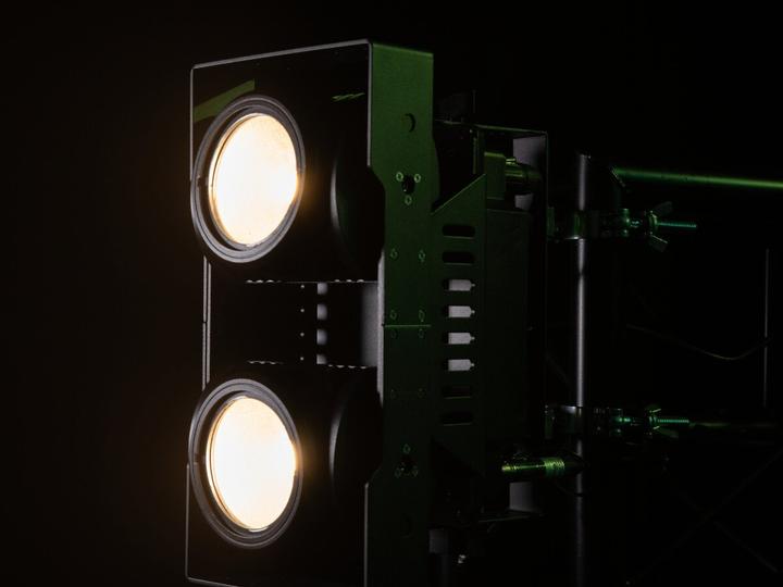 Produktbild Eurolite IP Audience Blinder 2x100W LED COB RGB+WW (100 W, LED)