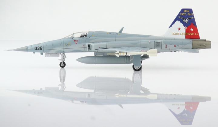 Image du produit Hobby Master Tiger F-5E Airbase Sion 2017 modèle réduit d'avion en métal 1:72 par avec quelques
