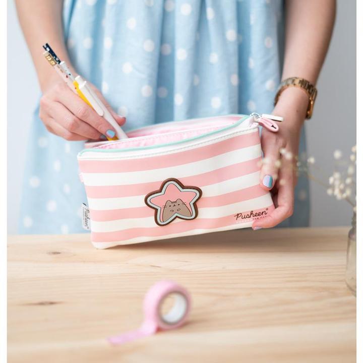 Image du produit Étui Pusheen rose/blanc, 21.5 x 12 cm