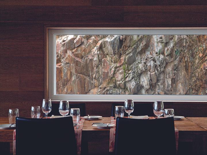 Produktbild Smartbox Romantisches Dinner für 2 mit 1 Getränk oder Wein oder Prosecco in der Schweiz (2 Pers.)