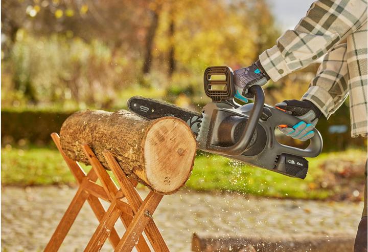 Produktbild Gardena Akku-Kettensäge PowerSaw 250/18V P4A solo (Akku Kettensäge)