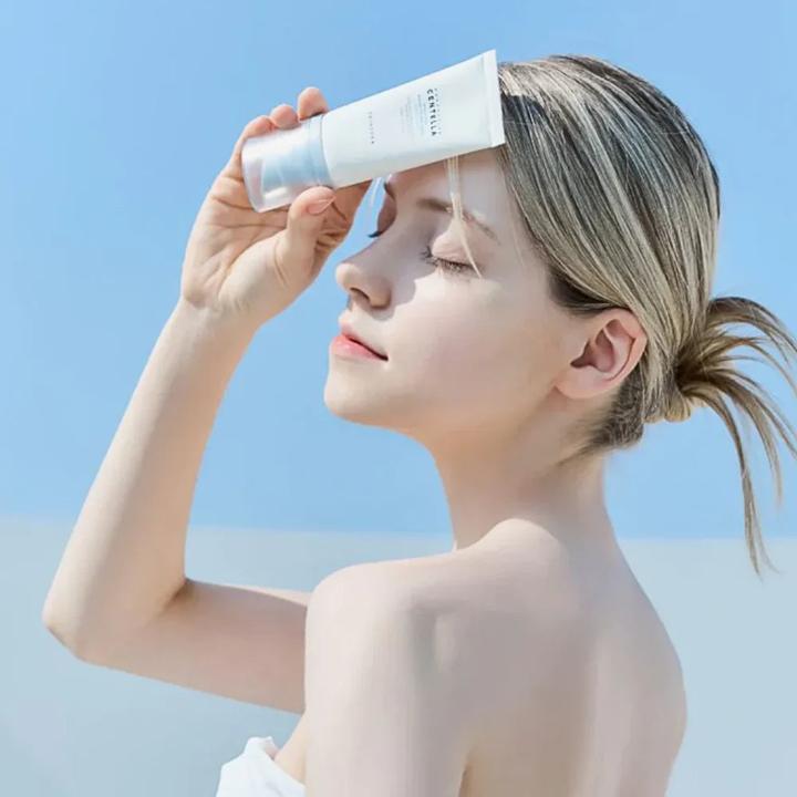 Actual product image Skin1004 Madagascar Centella Hyalu-Cica Water-Fit Sun Serum (SPF 50+, 50 ml, 50 g)