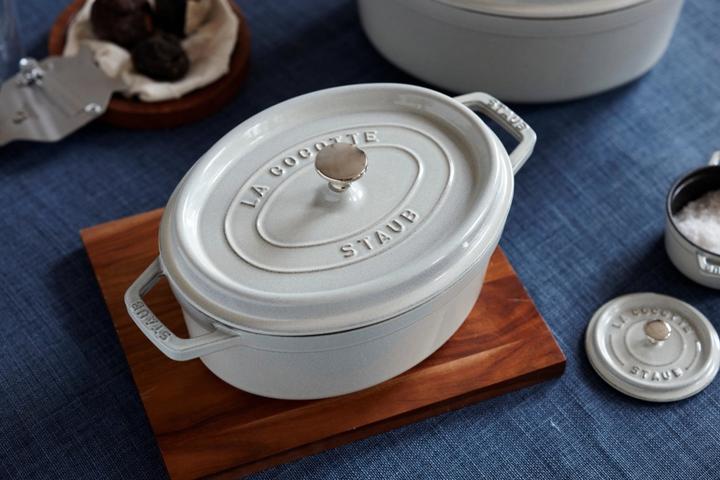 Actual product image Staub Oval Cocotte (33 cm, Casserole + Stewpot, Cast iron)