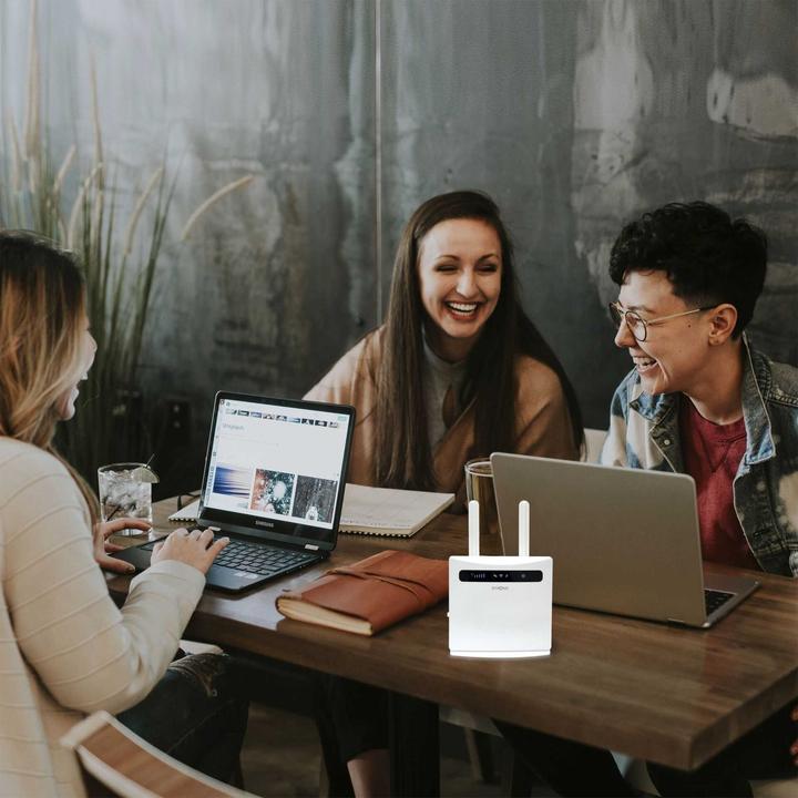 Actual product image Strong 4GROUTER300v2 WLAN Router Single Band (2.4GHz) Fast Ethernet 3G 4G White