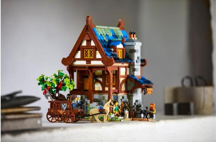 Image du produit LEGO Le forgeron médiéval (21325, LEGO Ideas, LEGO difficiles à trouver)