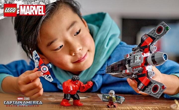 Actual product image LEGO Showdown zwischen Captain America und Red Hulk (76292, LEGO Marvel)