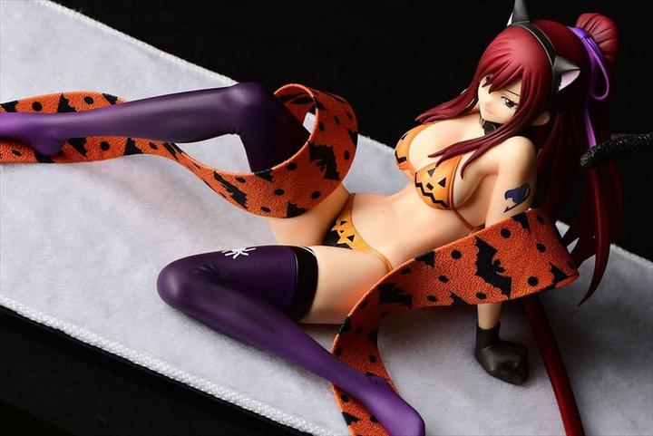 Actual product image Orca Fairy Tail Statue 1/6 Erza Scarlet - Halloween CAT Gravure Style 13 cm