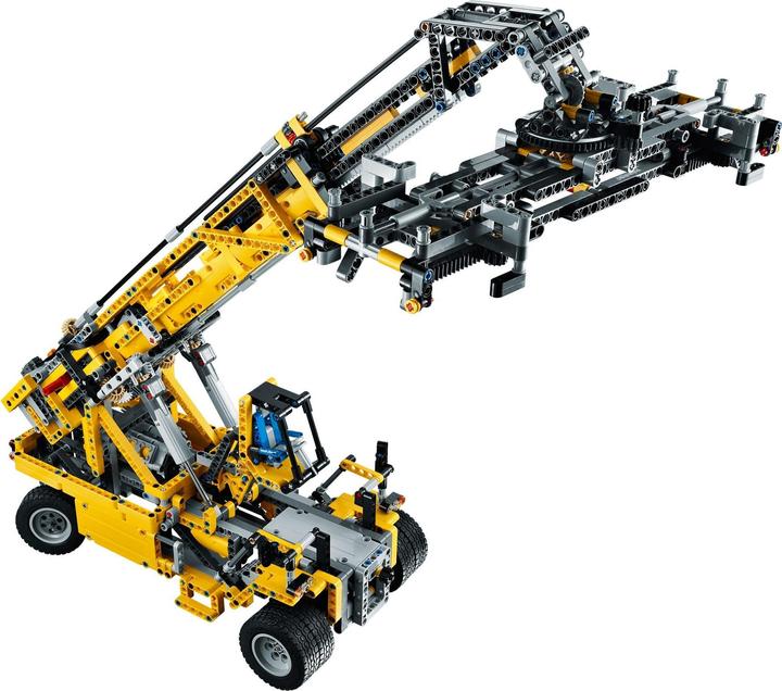 Actual product image LEGO Mobile heavy duty crane (42009, LEGO Technic)