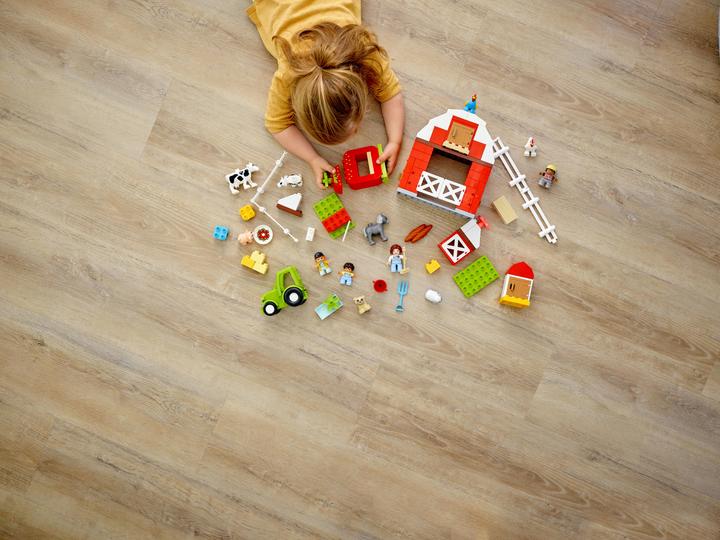 Actual product image LEGO Barn, tractor and animal care (10952)