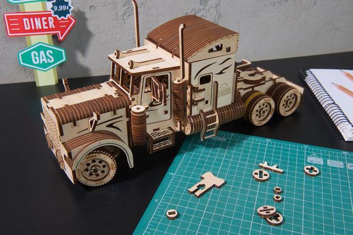 Produktbild Ugears Sattelschlepper