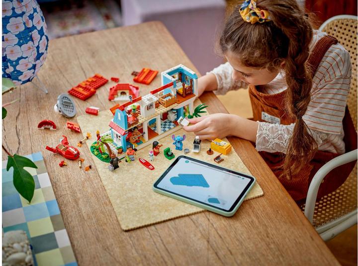 Actual product image LEGO The beach house from Lilo and Stitch (43268, LEGO Disney)