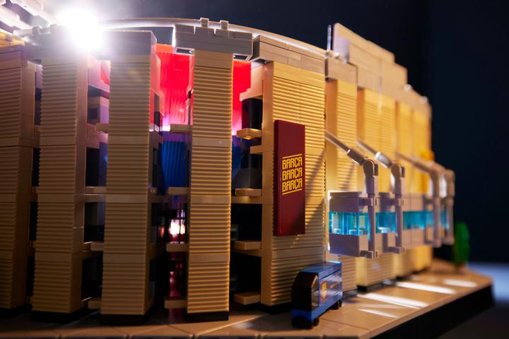 Image du produit LEGO Le Camp Nou - FC Barcelone (10284, LEGO Creator Expert, LEGO difficiles à trouver)
