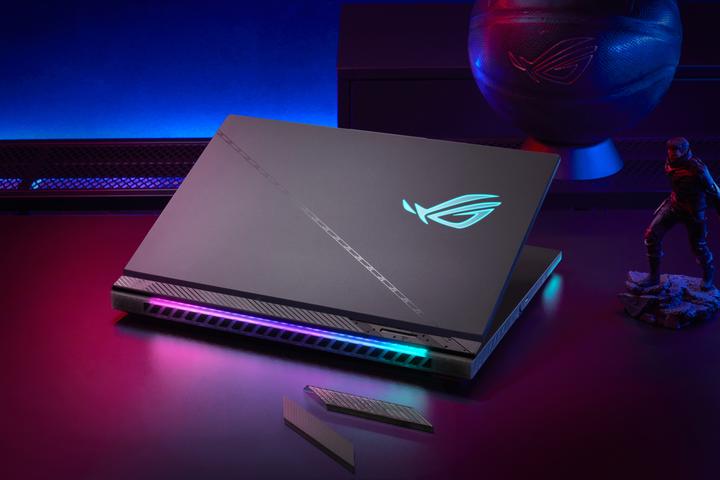 Produktbild ASUS ROG Strix G18 RTX 4070 (18", Intel Core i9-14900HX, 4.29 GB, 1073.74 GB, DE)