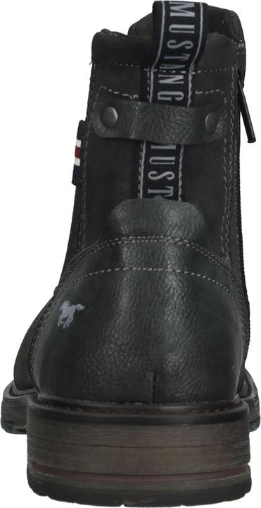 Actual product image Mustang Masculine yet timeless, the manufacturer presents this ankle boot for colder days i (42)