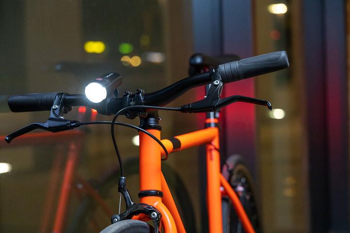 Actual product image Sigma Sport Aura 30/Curve (30 lm, 30 lm)