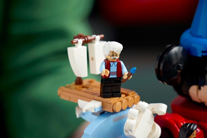 Image du produit LEGO Magie Disney (21352, LEGO Ideas, LEGO difficiles à trouver)