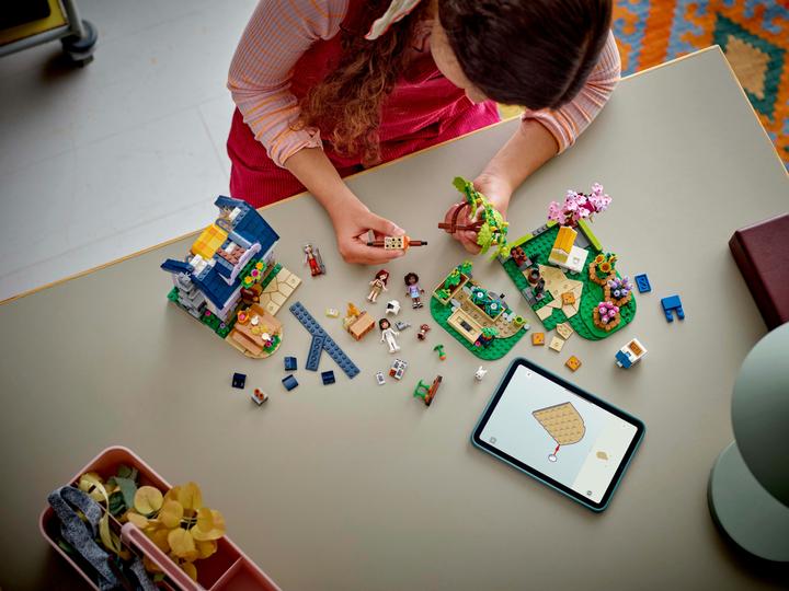 Immagine prodotto LEGO Haus und Blumengarten der Imker (42669, LEGO Friends)
