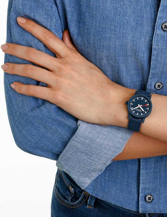 Actual product image Mondaine essence 32 mm (Analogue wristwatch, 32 mm)