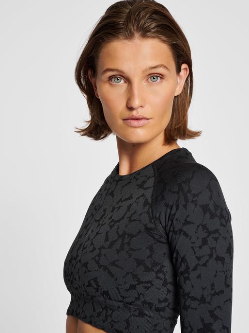 Actual product image hummel hmlMT PI SEAMLESS CROP T-SHIRT L/S (XS)