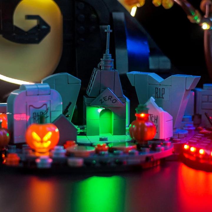 Produktbild BrickBling LED Licht Set für LEGO Tim Burtons Disney Film Nightmare Before Christmas (21351) inkl. Fernbedienun