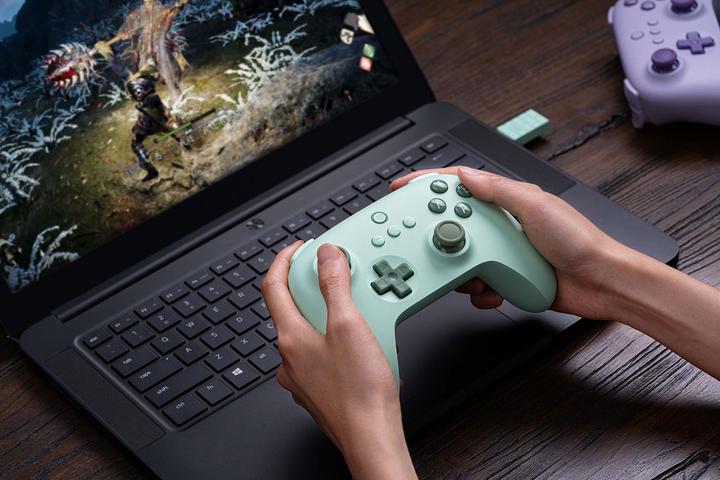 Actual product image 8bitdo Ultimate C 2.4G Green (Windows, Android)