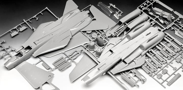 Actual product image Revell Maverick's F-14A Tomcat
