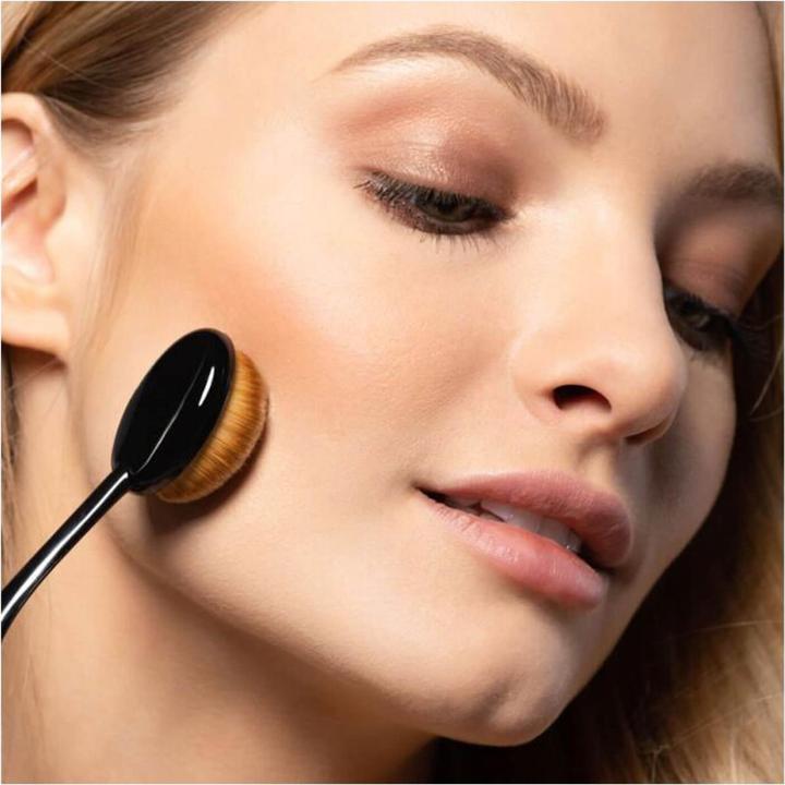 Actual product image Artdeco Medium Oval Brush (Bronzer)