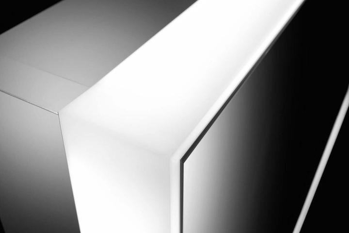 Produktbild Schneider PREMIUM Line Ultimate LED Lichtspiegelschrank, 2 Doppelspiegeltüren, 1325x73,3x15,8cm, 18