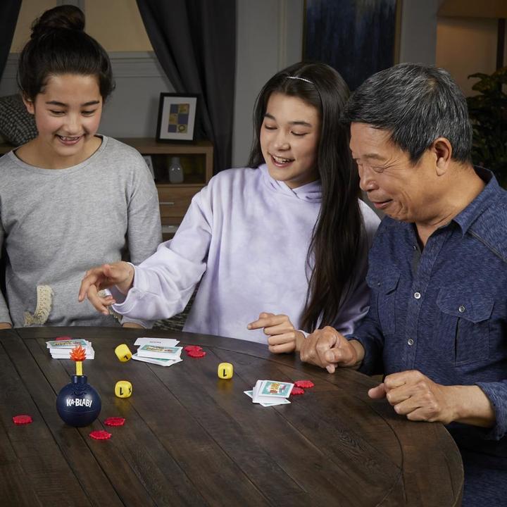 Actual product image Hasbro Gaming Ka-Blab! Party card game (Danish, Norwegian)