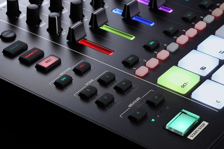 Produktbild Roland MC-707 (Groovebox)
