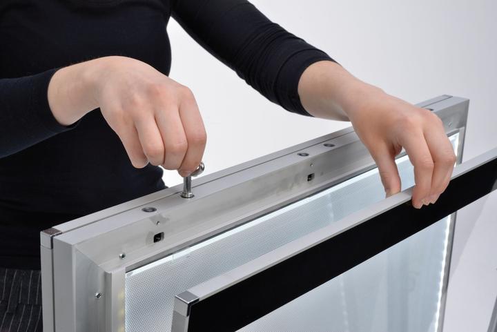 Productafbeelding Update Displays Klantenstopper WindPro LED zilver DIN A1 2 vakken (A1)