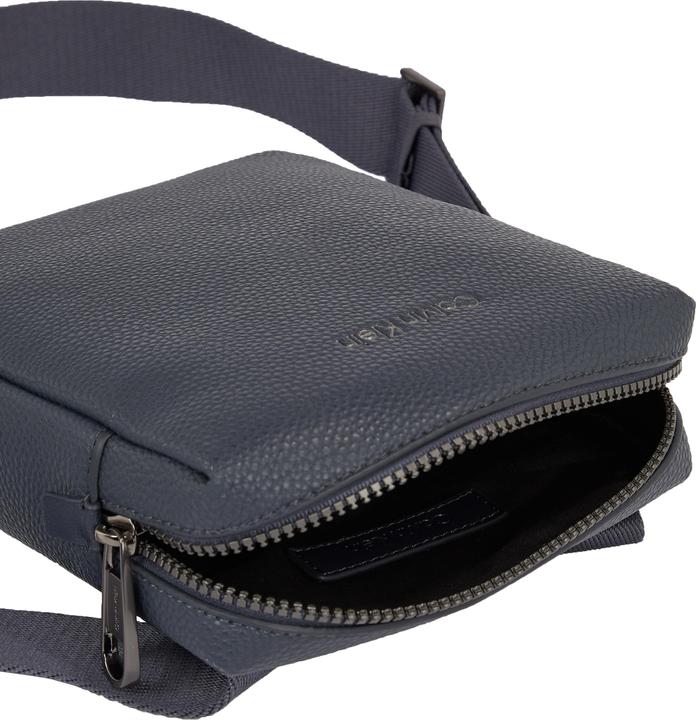Actual product image Calvin Klein K50K508695-BA7 (51% RECYCLED POLYESTER, 49% POLYURETHANE)