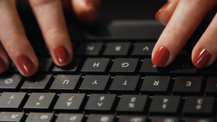Actual product image Logitech Wireless Illuminated Keyboard K830 (US, Wireless)