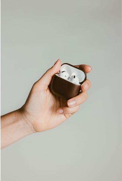 Produktbild Nomad Modern Leather Case Airpods 4 Brown (Kopfhörer Tasche)