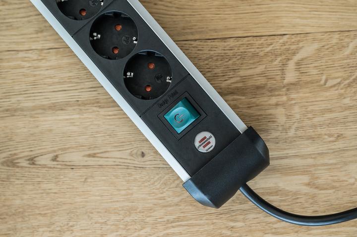 Immagine prodotto Brennenstuhl 1391030000 Presa multipla con interruttore contatto di protezione nero-argento 1pc. (10 x, CEE 7/3, 3 m)
