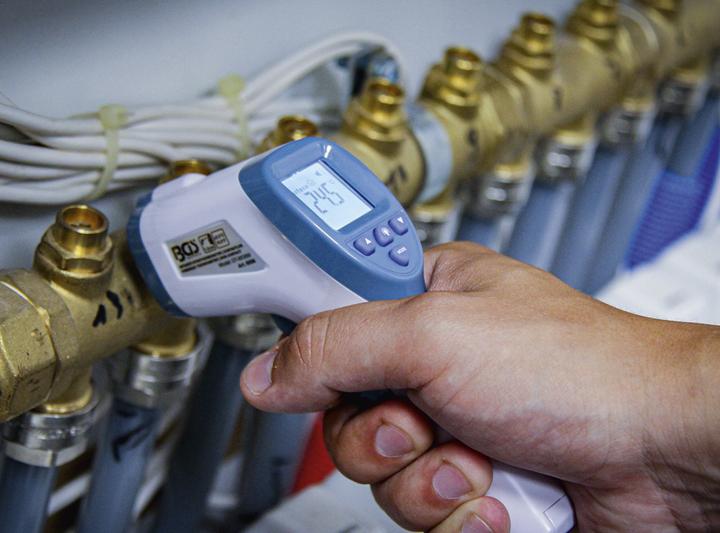 Produktbild BGS Stirn-Fieber-Thermometer kontaktlos, Infrarot für Personen + Objekt-Messung 0 - 100° (Berührungslos, Stirn)